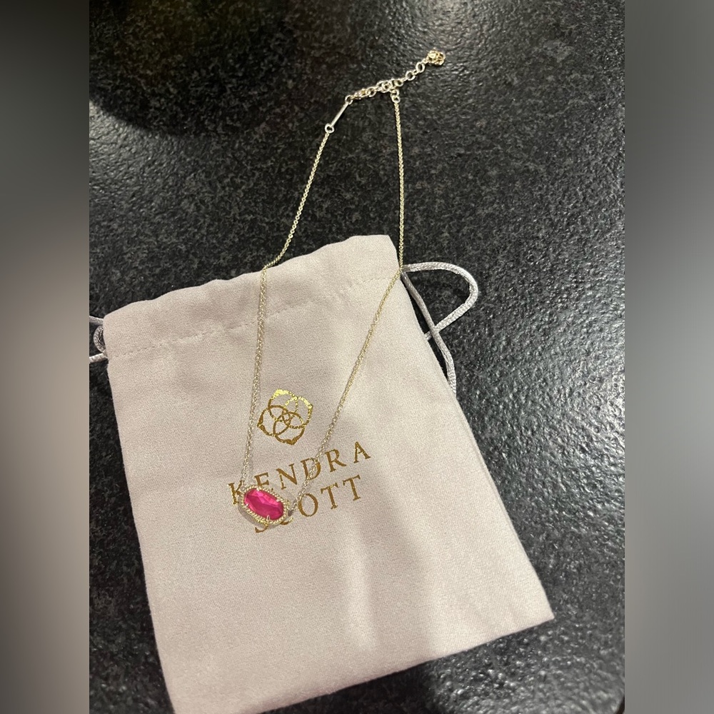Kendra Scott necklace